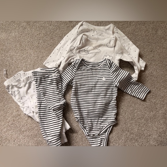 GAP Other - GAP Baby Bodysuit/Pant Set